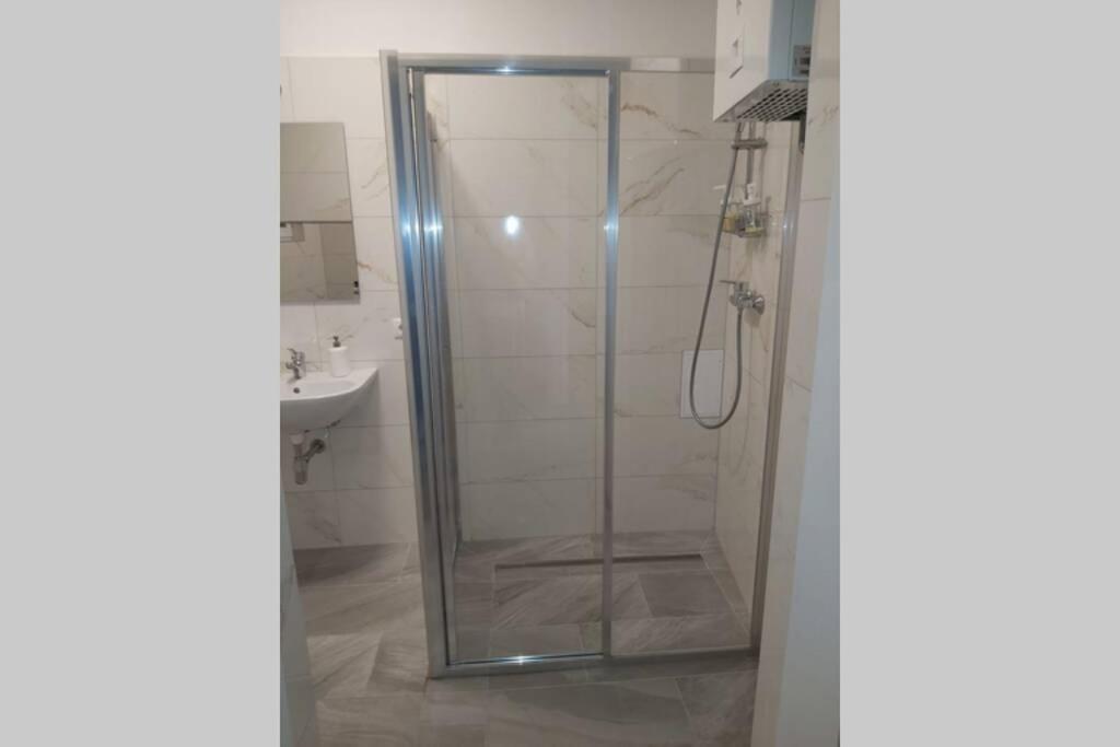 Lovely New 2 Bedroom Near Hannovamarkt 1