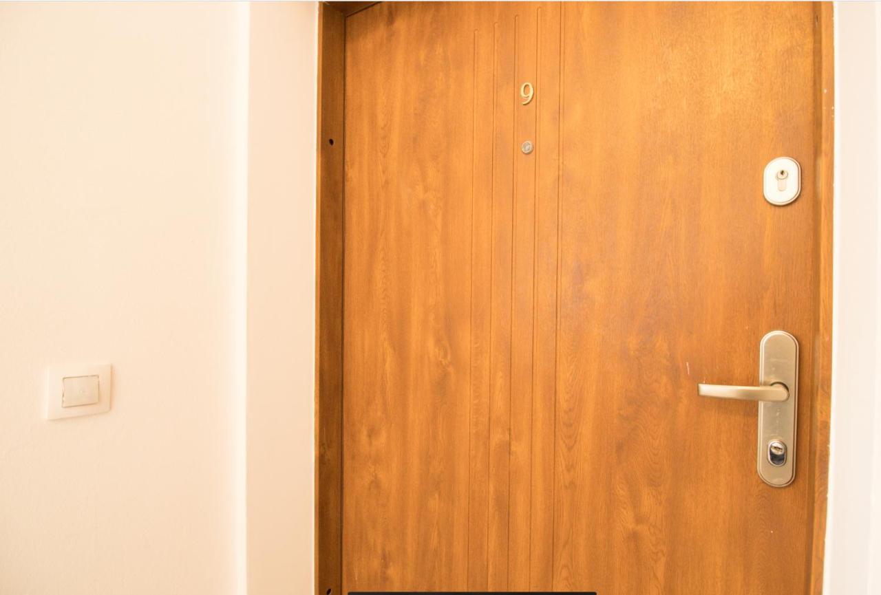 Studio-Apartment Between Schoenbrunn & the City Center (09) 1