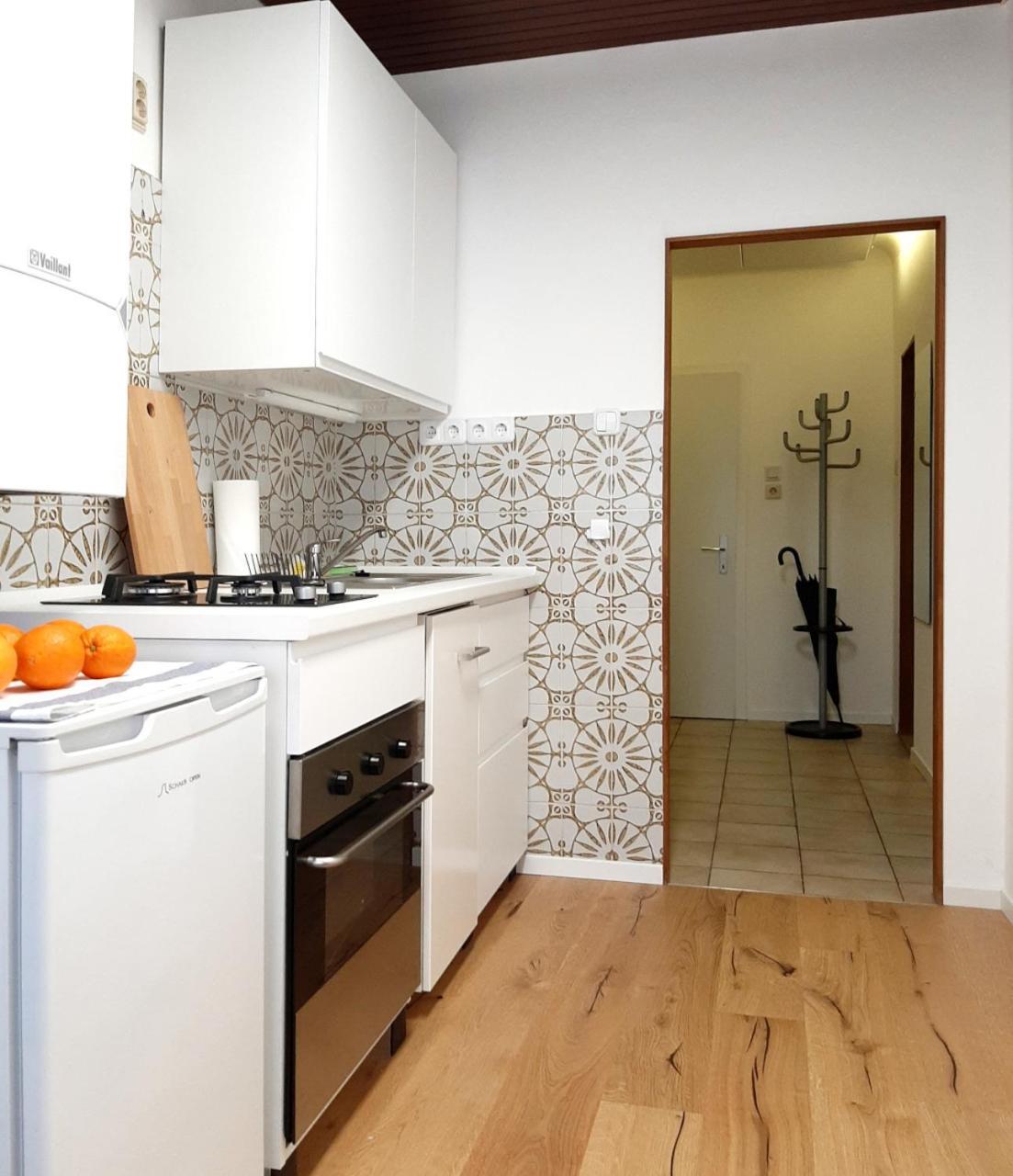 Sehr Hell, Sehr Ruhig 2