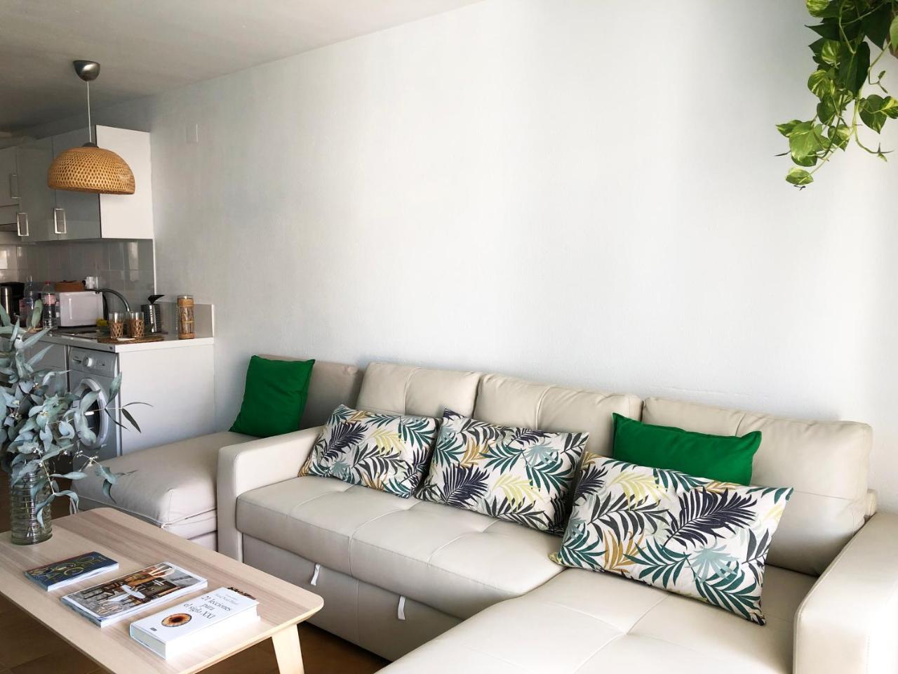 New Stunning Seaview Apartment with Lovely Balcony 2