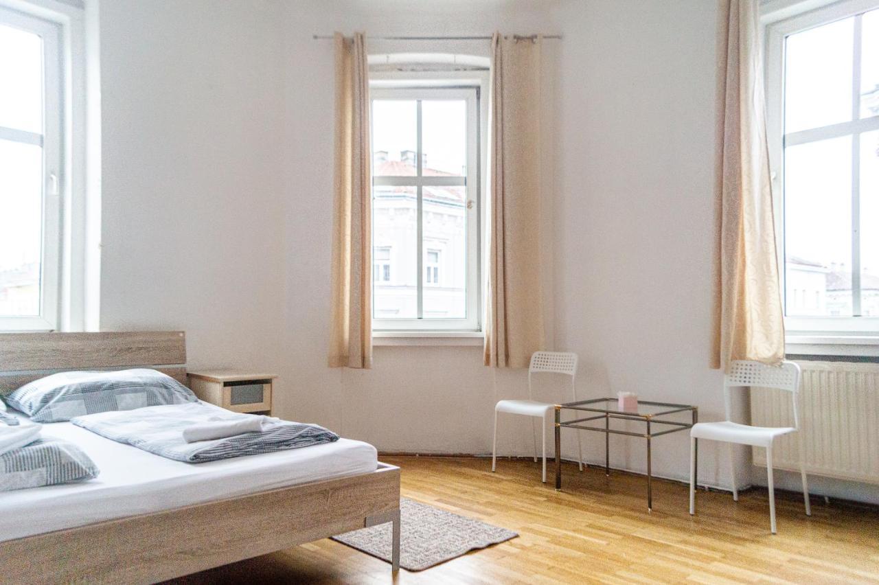 Simple Apartment Near Wiener Stadthalle 2