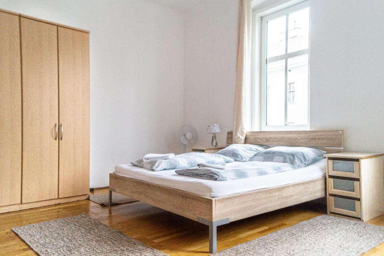 Simple Apartment Near Wiener Stadthalle 1