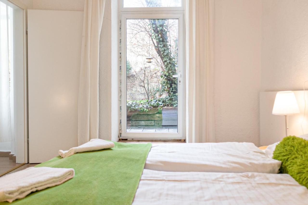 Simple Apt W Full Kitchen Wiener Stadthalle 1