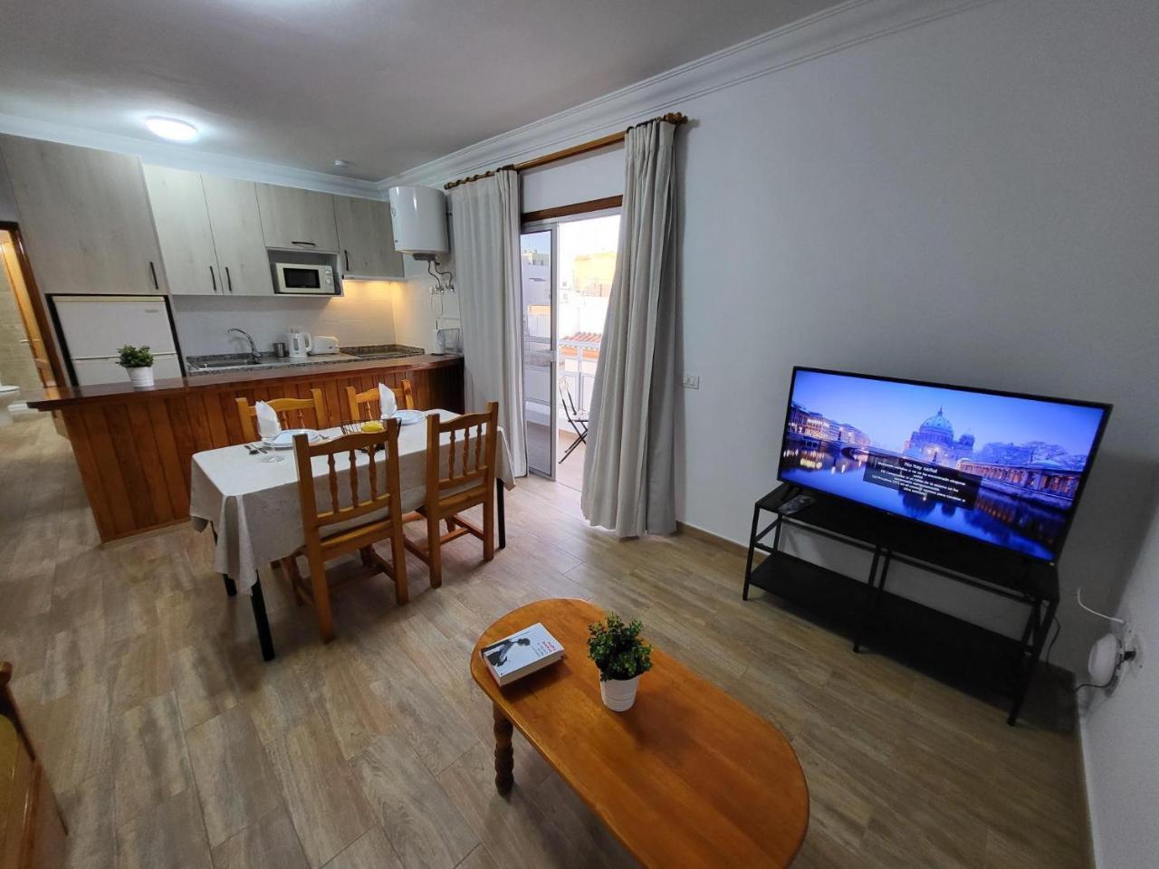 Coral 4 - 1 Bed Apt with Balcony in Los Abrigos 2
