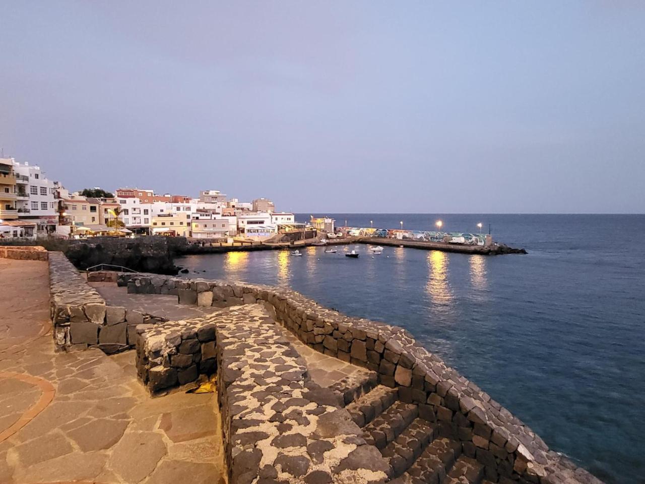 Coral 4 - 1 Bed Apt with Balcony in Los Abrigos 1