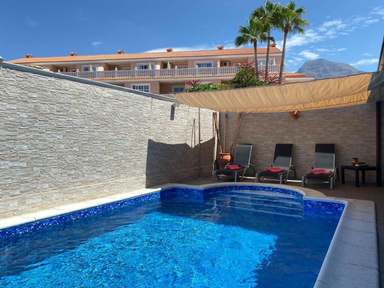 Luxury Villa with Private Pool with Aircon,Playa Del Duque 1