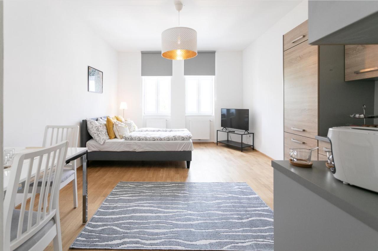 Between Schoenbrunn & the City Center (Apt.22)