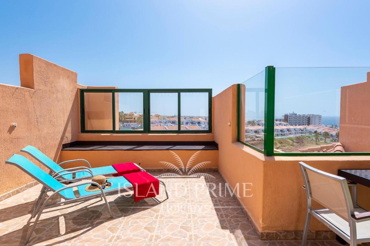 Holiday with Seaviews in Golf Del Sur