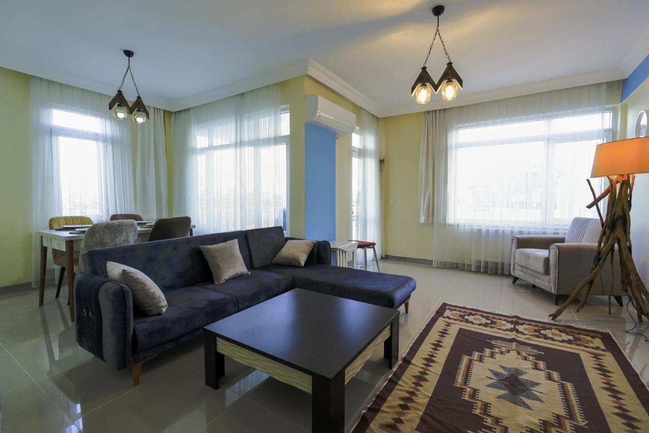 Central And Comfy Flat with Balcony in Muratpasa