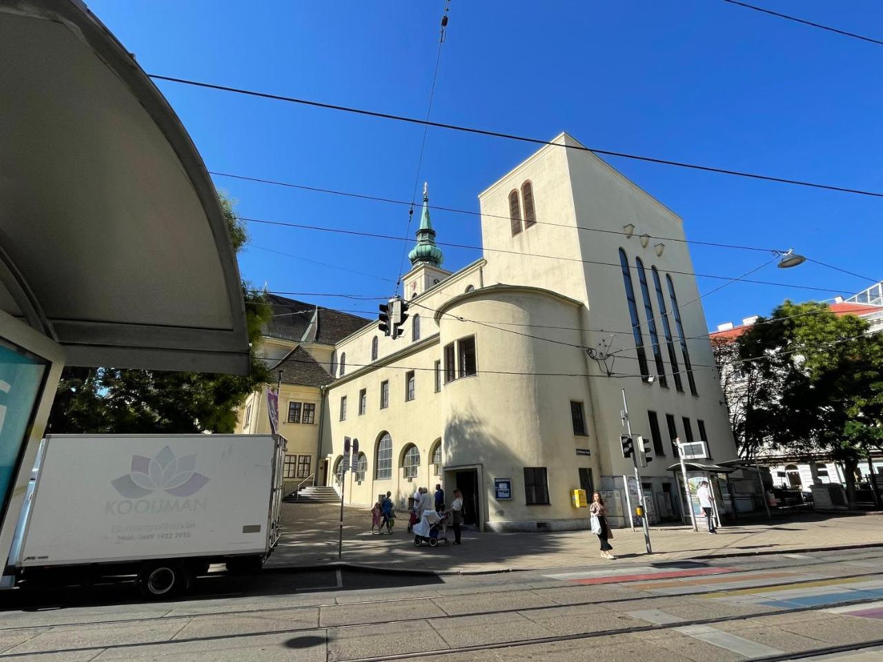 Cosy Apartment Located at Famous Vienna Kutschkermarkt 1