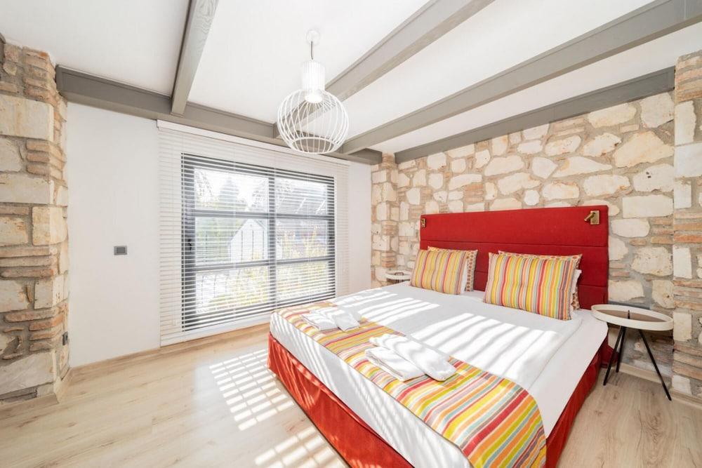 Delightful Flat Near Hadrian S Gate