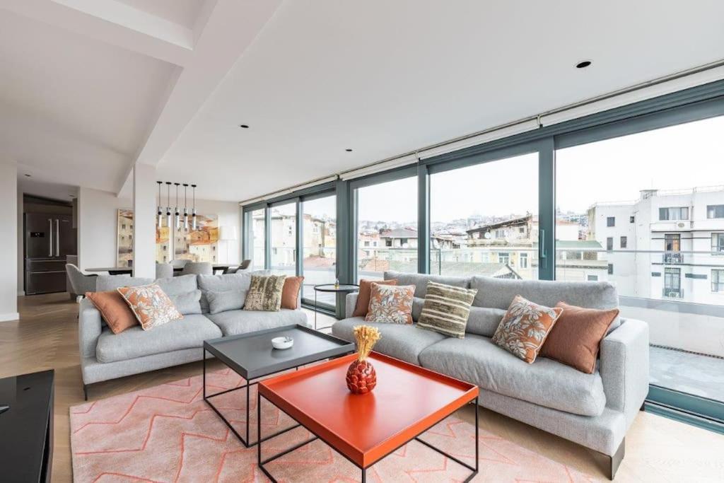 Penthouse Duplex 4br25bath Terrace Views! #258