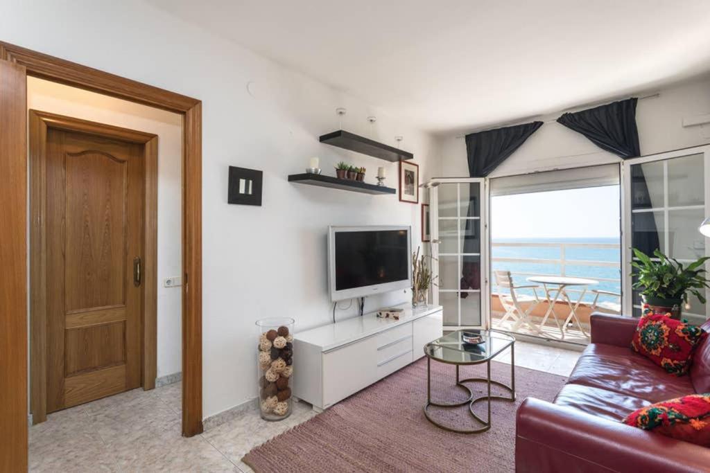 Apartment in Front of the Beach 1