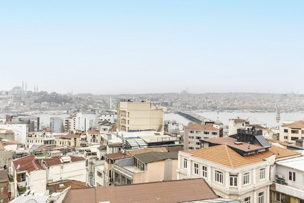 Cozy 1 1 Flat with Sea View in Beyoglu