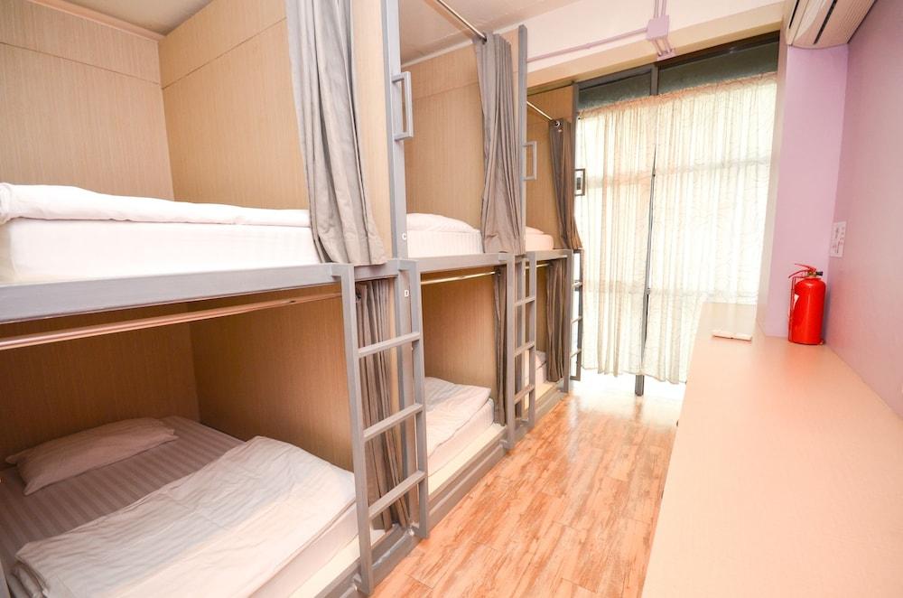 Good Day Hostel (Adults only)