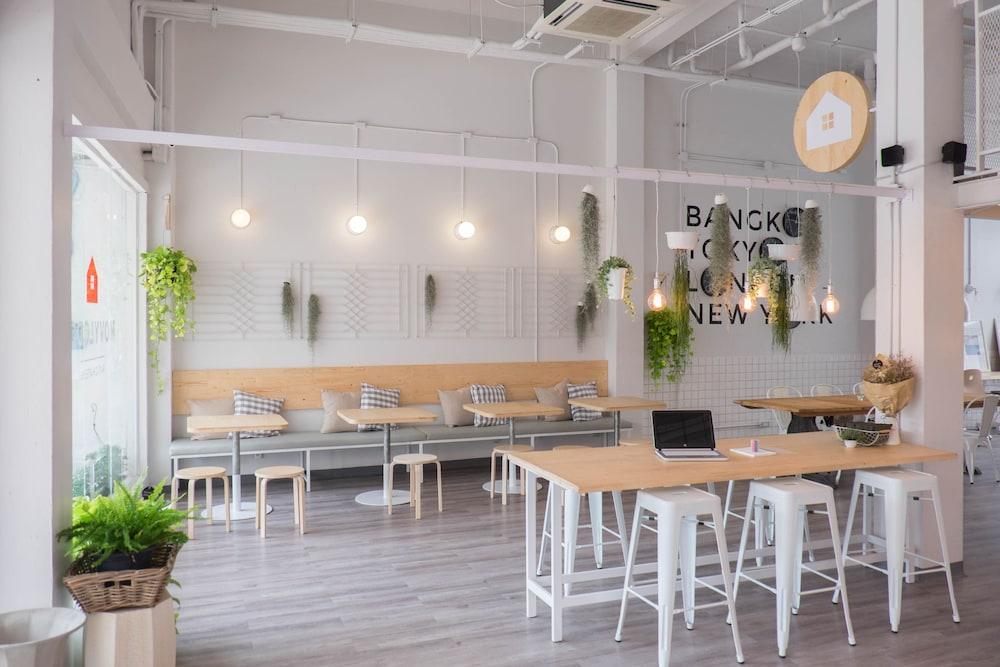 Movylodge Hostel (Adults only)