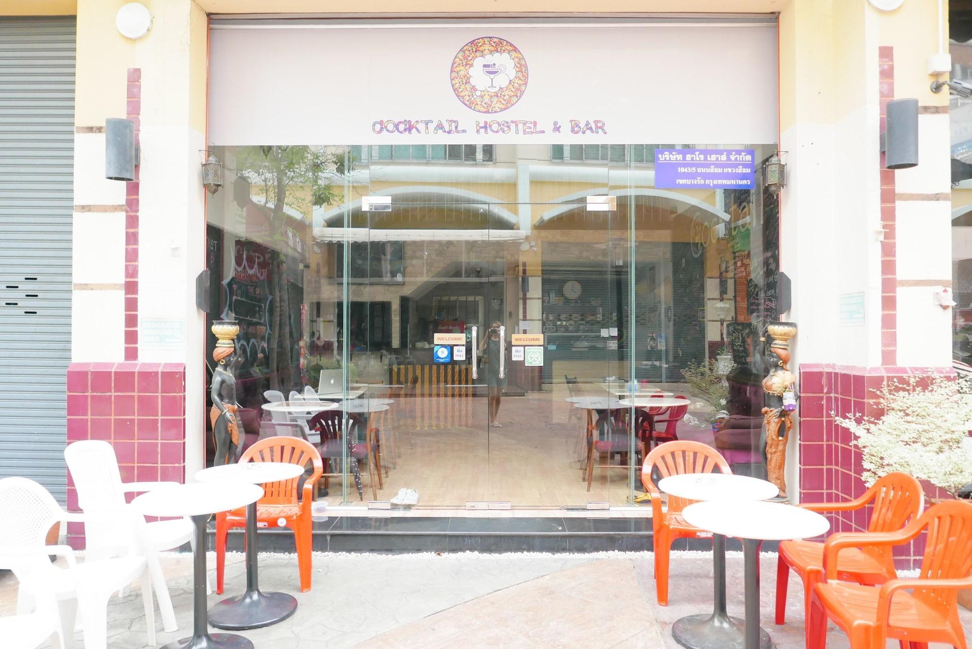 Cocktail Hostel & Bar