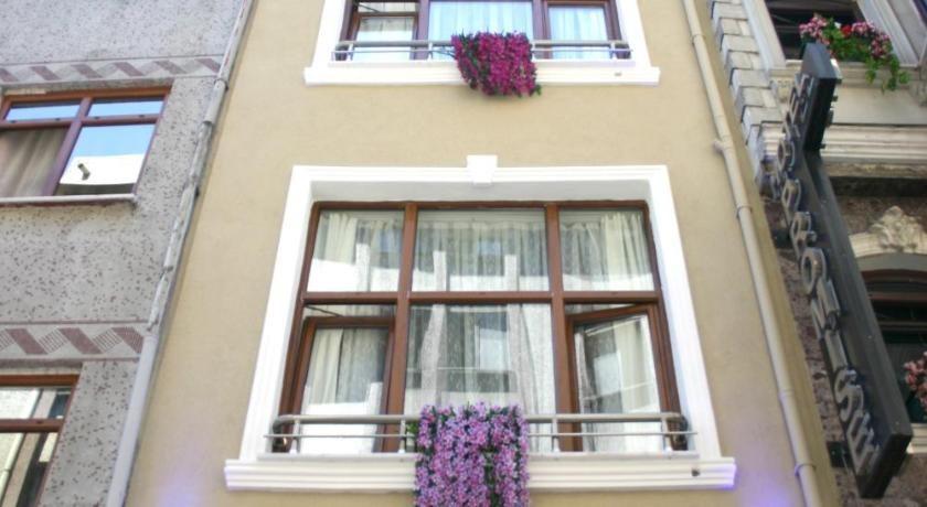 Deniz Suites