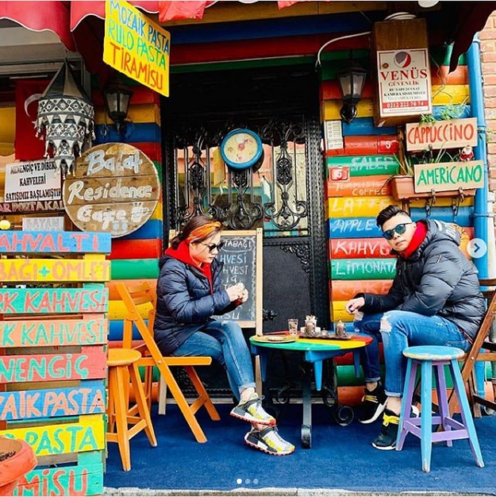 Walton Balat Residence