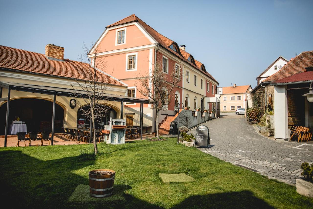 Hoffmeister Dvur