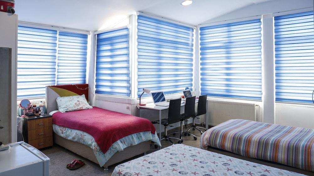 Kadikoy Kiz Ogrenci Yurdu