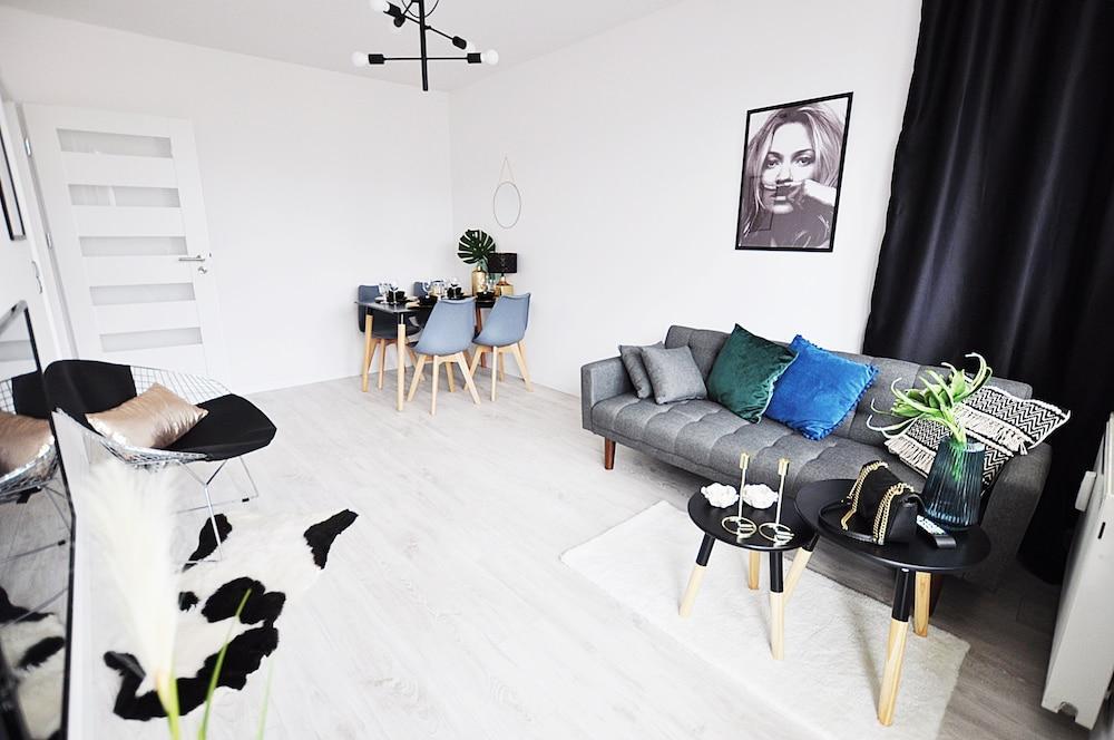 M11 Outstanding Apartment with Balcony