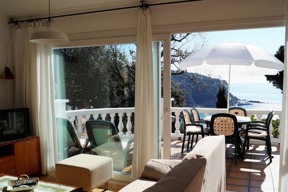 107522 - Apartment in Cala Canyelles