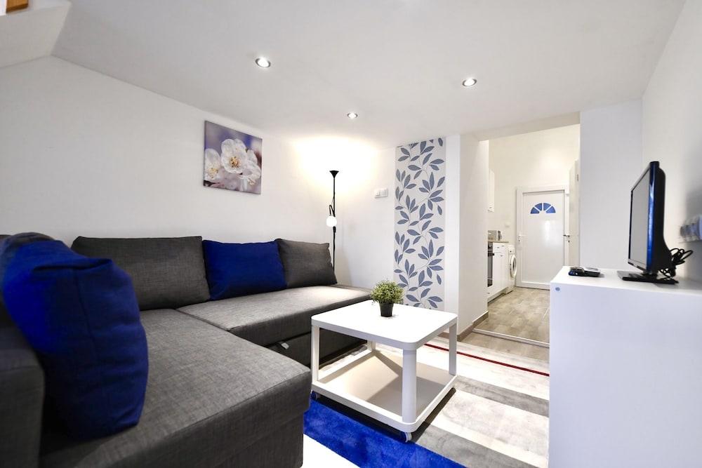 Cosy Two Bedroom Flat in Rottenbiller Str, Sky