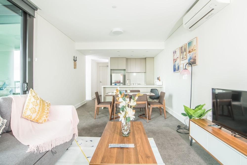 Luxury 2bed2bath Apt @Opaltower +View