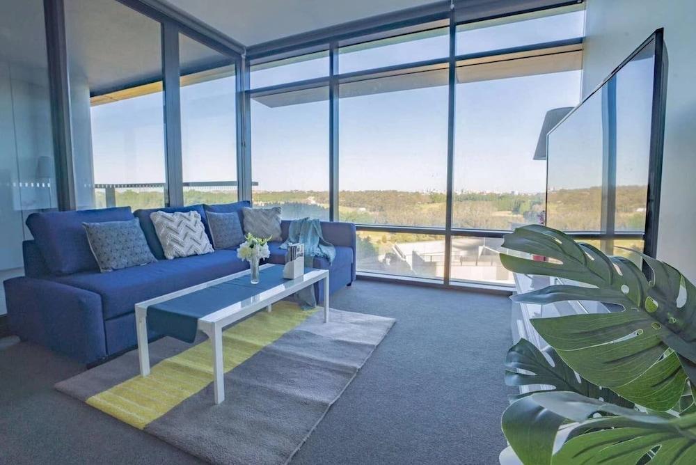 Luxury Skyrise 2bed2bath Apt in Olympic Park