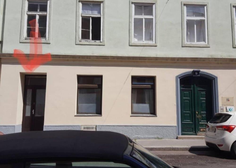 Modern Apartment in the Heart of Vienna 2