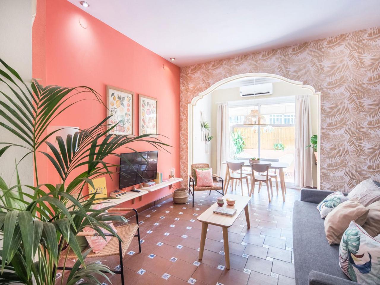 Spacious & Sunny Apt with Terrace in the City Center