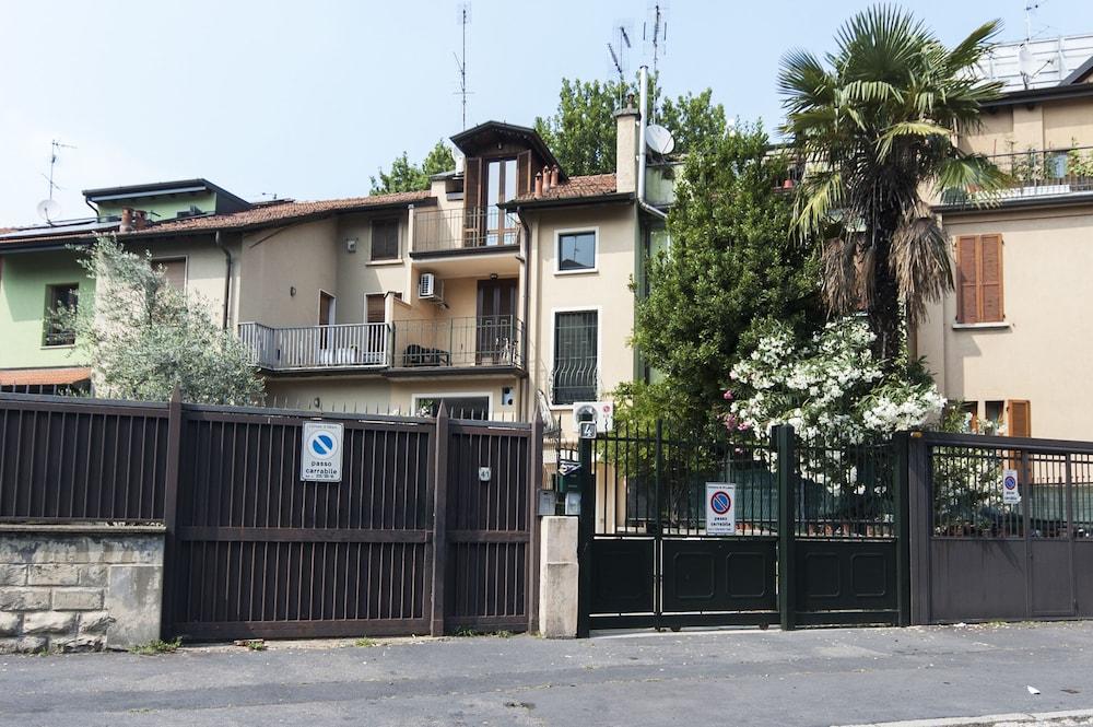 Intimate Attic Flat Near Politecnico University