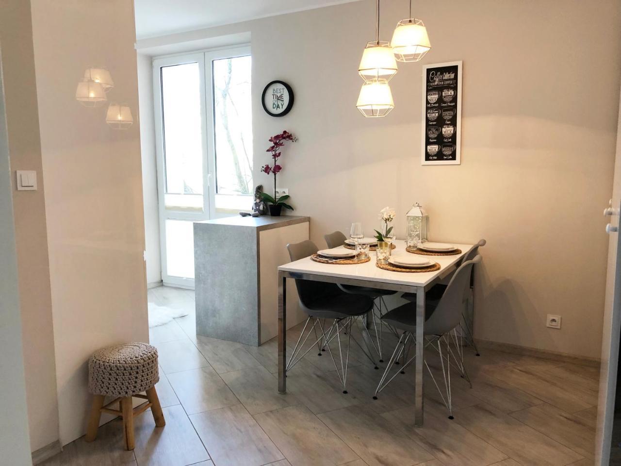 Ozarowska 77 - 1br by Homeprime
