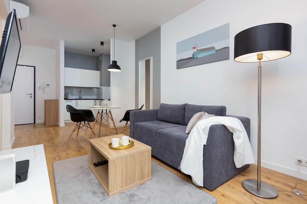 Apartment Warsaw Sławinska by Renters