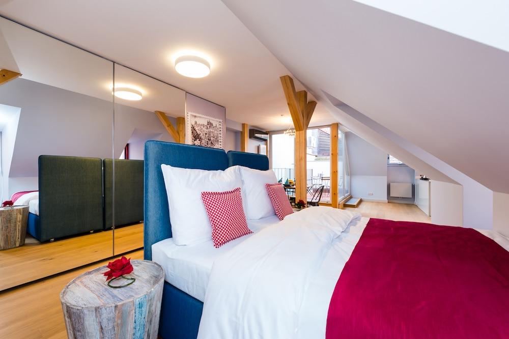 Old Royal Post Hotel by Tkc