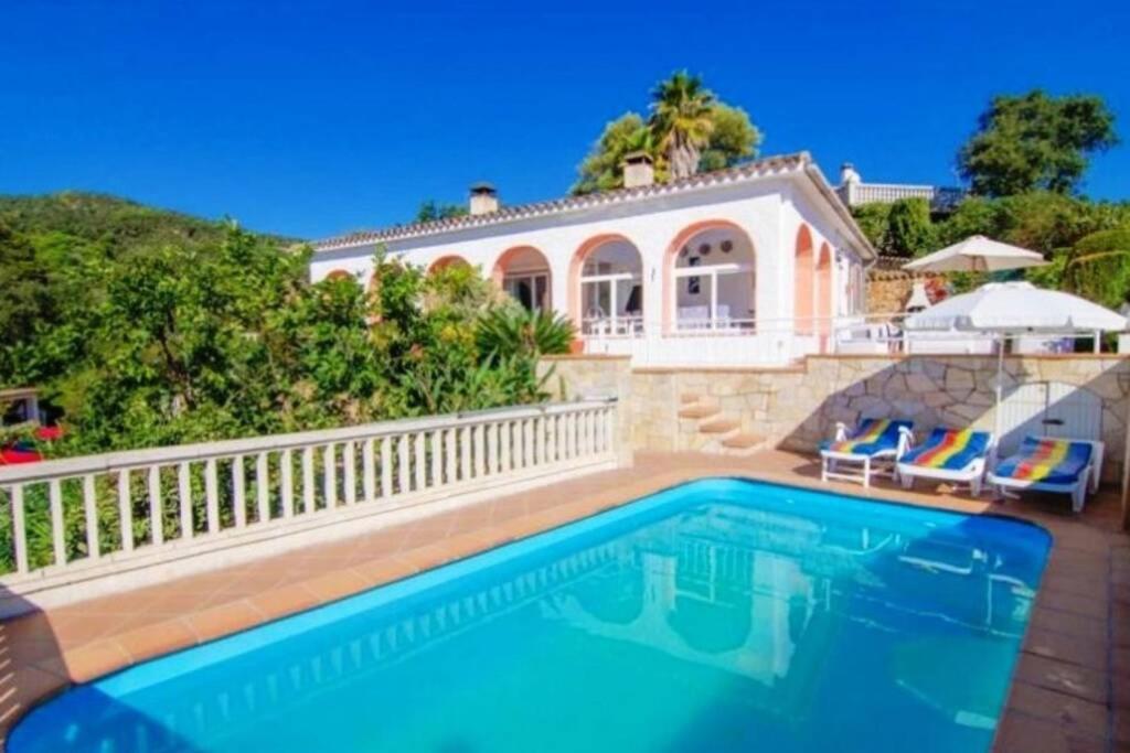 Kerstin Bruns - Villa Astoria with Pool And Views