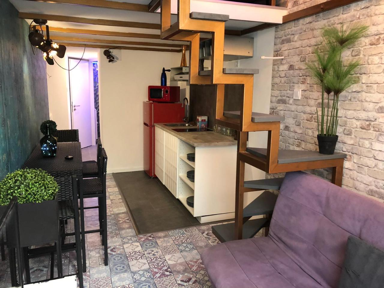 Corvin Ruinpub Designed Apartment