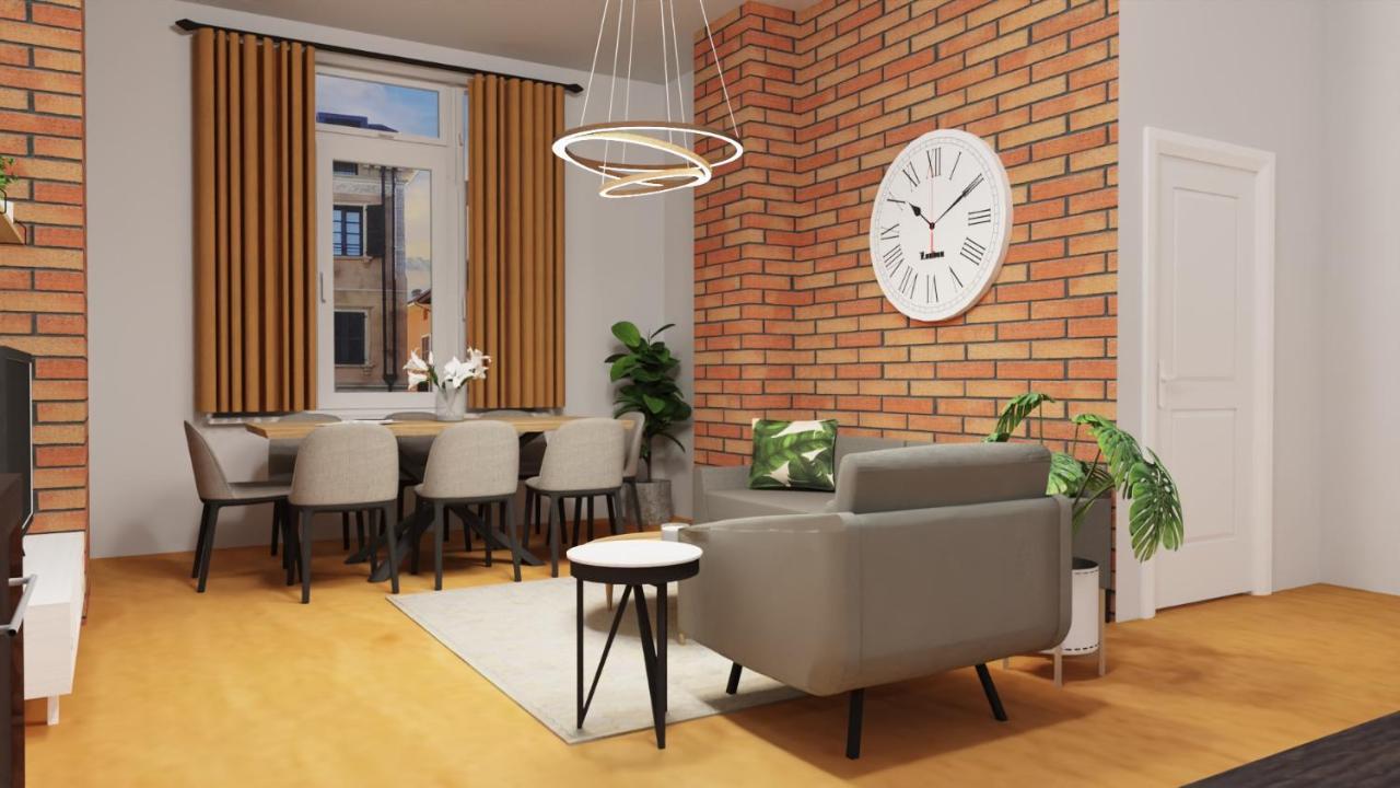 Jacuzzi And Privacy in English Style in the Heart of the City