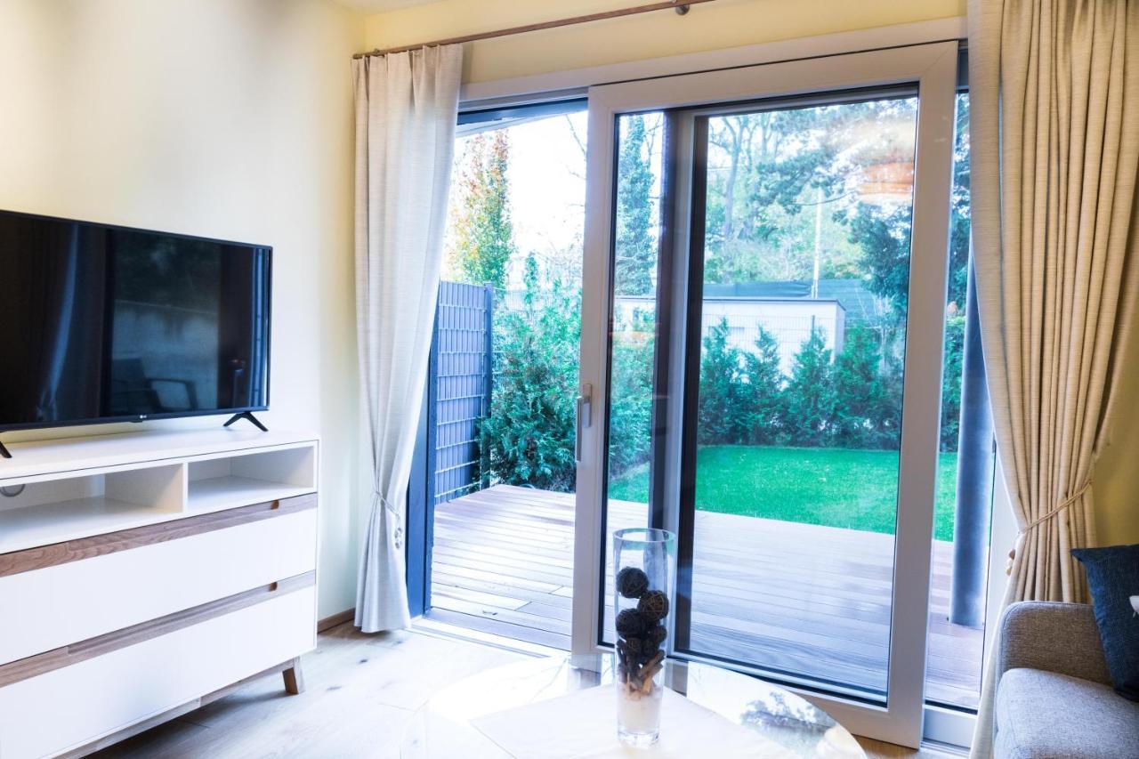 Luxury Garden Apartment (5 Mins To the Subway)