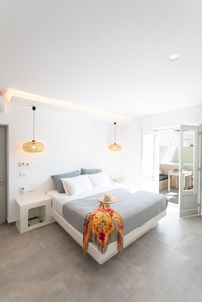 Caldera Cliff Illusion Suites