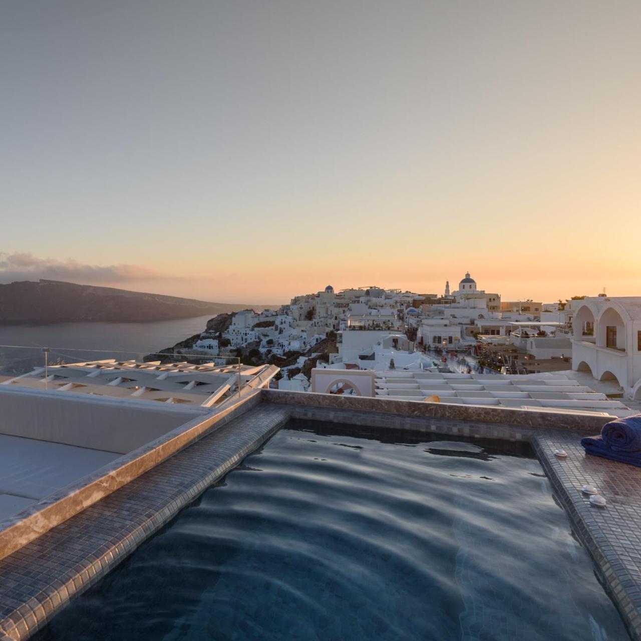 Enalion White Suites Oia