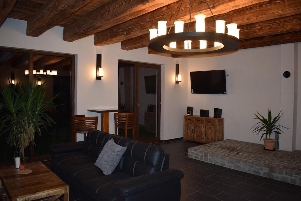 Lesany Sljk425 in Le Any