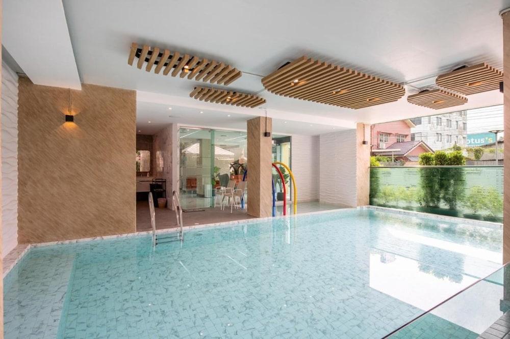 The Riski Hotel @ Bangphlat Station Sha