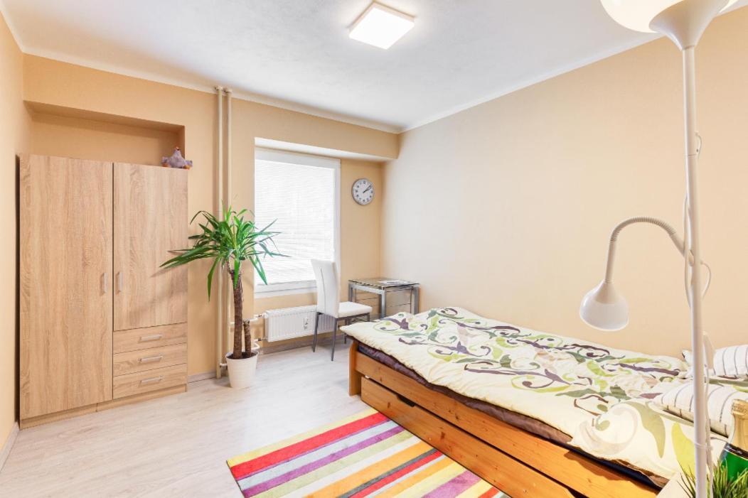 Cozy Room at Metro Station, Private Bathroom, 9minutes Oldtown, 15minutes Airport, Wifi