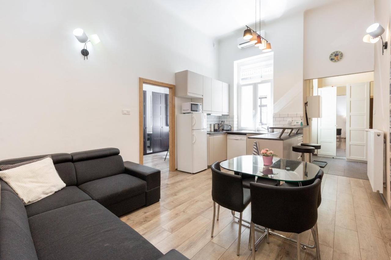 D78 Dohany Apartment