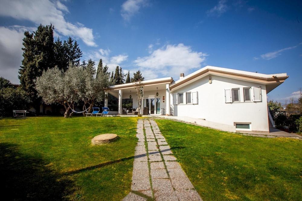 Sardinia Hostay Holiday House with Garden Sant'isidoro