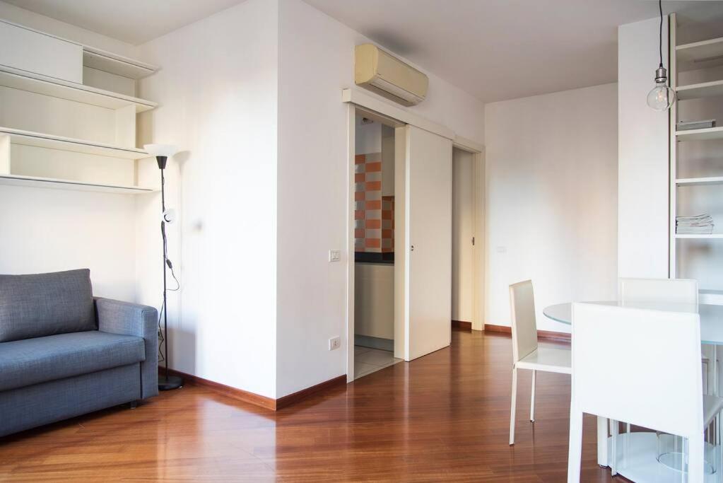 Youhosty - Magolfa 21 (Adults Only)