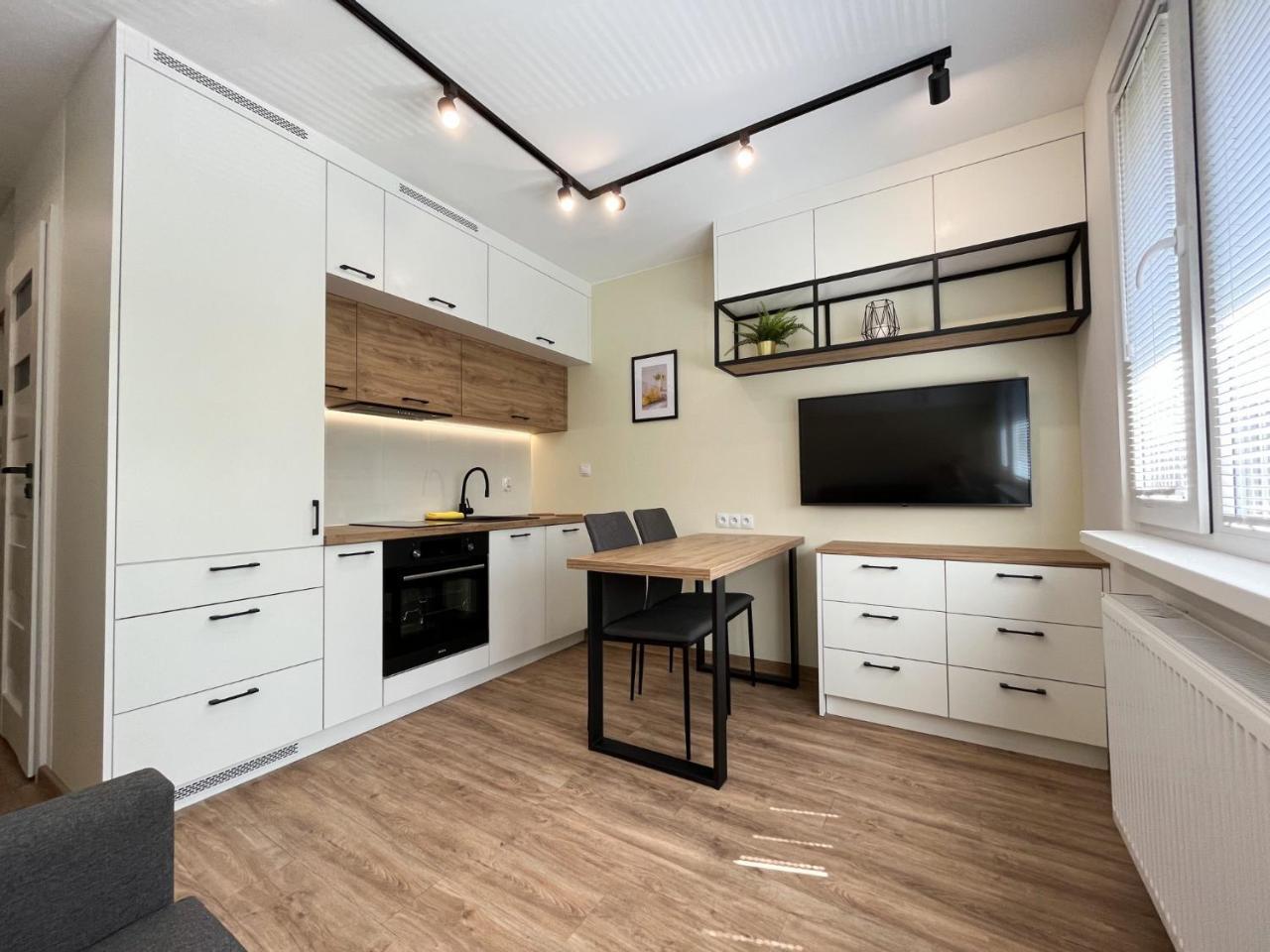 Batorego 16 Orange Prywatne Mieszkanie 300m Od Metro Pole Mokotowskie I Sgh Samodzielne Zameldowanie!