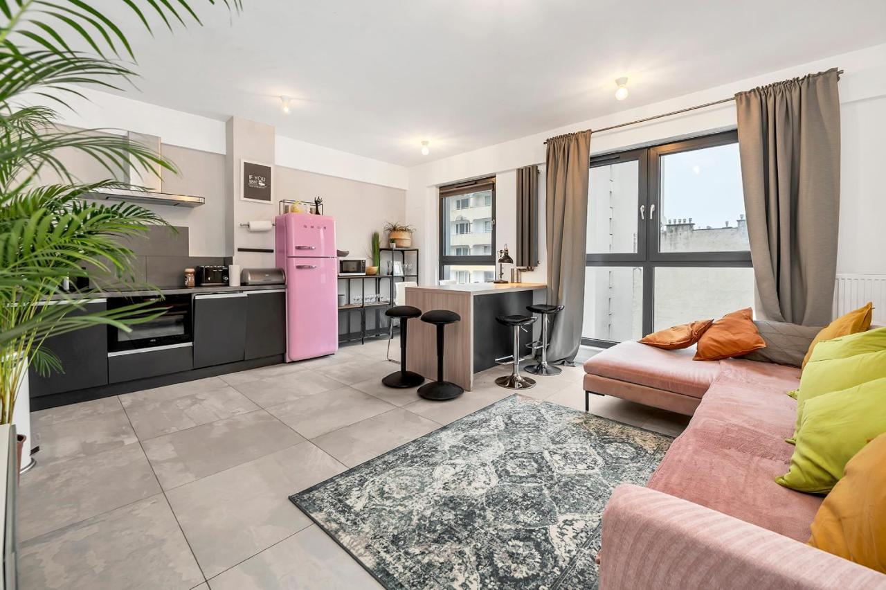 Lumina Apartment with Parking Near Muzeum Powstania